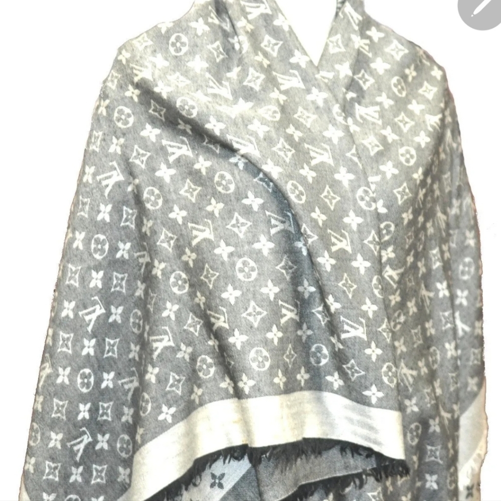 Lv shawls/stoles